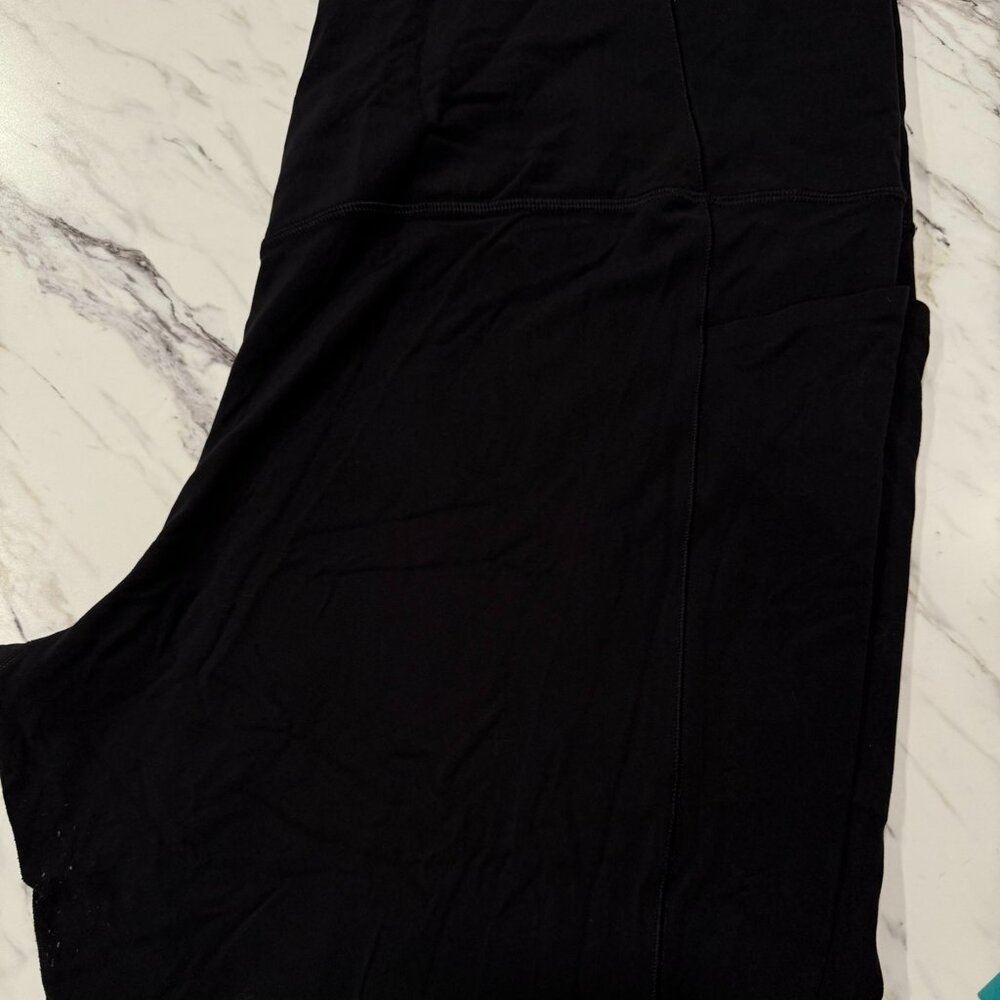 Athleta Black Salutation Stash Tight with pockets